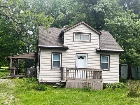 8725 Stearns Rd, Olmsted Twp, OH 44138
