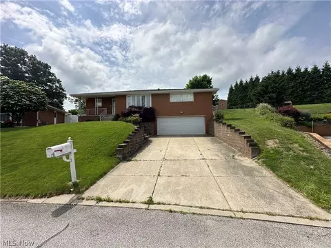 224 Skyline Cir, Wintersville, OH 43953