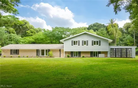 8681 Sugar Tree Dr, Russell, OH 44072