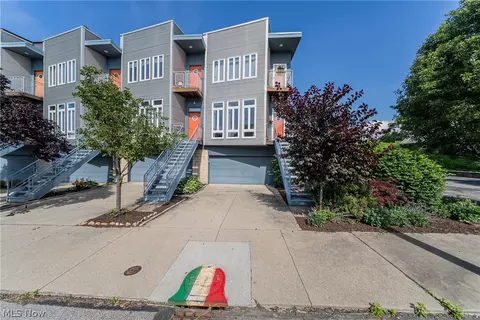 1229 W 67th St, Cleveland, OH 44102