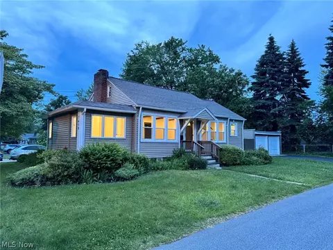 7659 Miami Rd, Mentor On The Lake, OH 44060