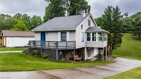 41 S Oak St, Washington, WV 26181