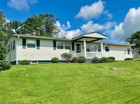 30 Kern Dr, Marietta, OH 45750