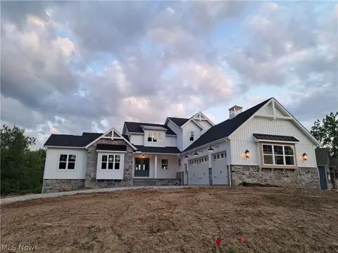 5768 Springlake Rd NW, Canton, OH 44718