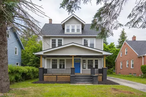 13131 Cedar Rd, Cleveland Heights, OH 44118