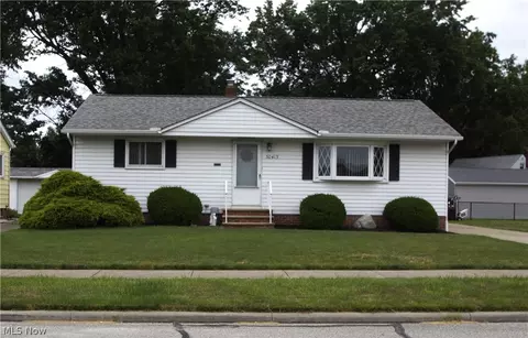 30413 Vineyard Rd, Willowick, OH 44095