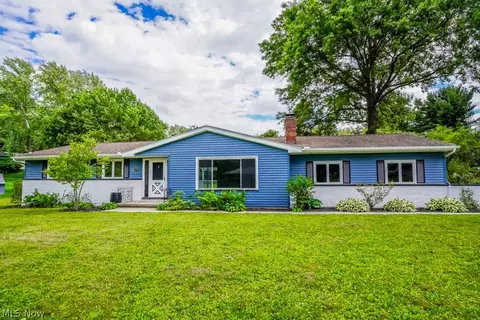 3176 Sherbrook Dr, Uniontown, OH 44685