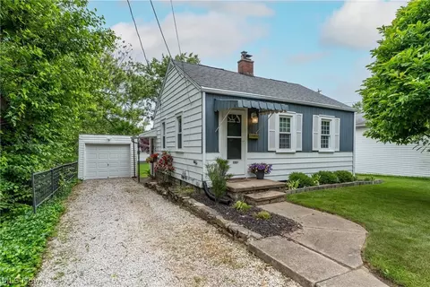 1307 39th St NW, Canton, OH 44709