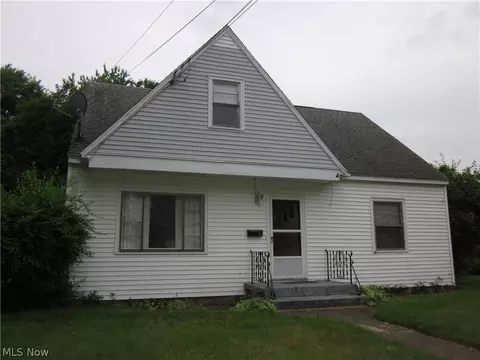 66 Holcomb Ave, Mogadore, OH 44260