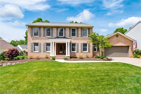 370 Brookpoint Cir, Wadsworth, OH 44281