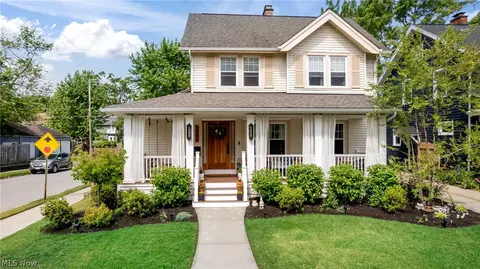 2106 Mars Ave, Lakewood, OH 44107