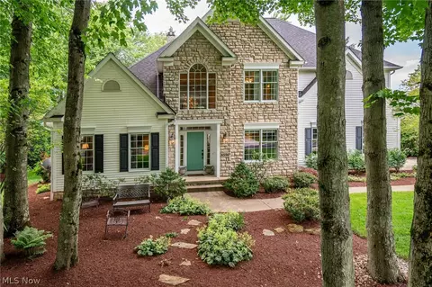 6556 Westpoint Dr, Hudson, OH 44236