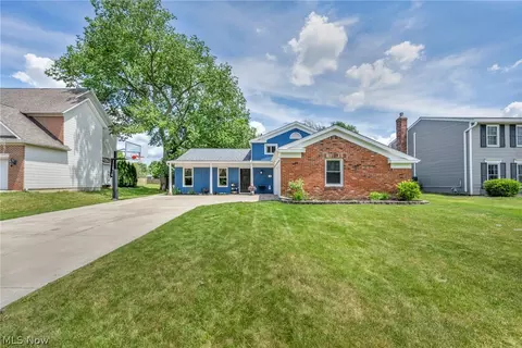17141 Misty Lake Dr, Strongsville, OH 44136