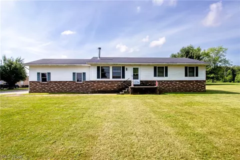 332 W Britton Rd, Burbank, OH 44214
