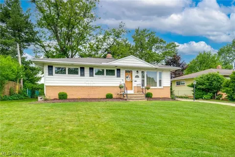 7314 Nobb Hill Dr, Parma, OH 44130