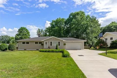 1878 Toepfer Rd, Akron, OH 44312