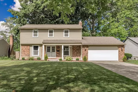 6234 Brighton Dr, North Olmsted, OH 44070