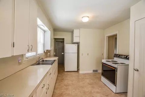 Kitchen - 2553 Broad Ave NW, Canton, OH 44708 photo 1 of 2