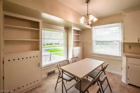 Dining - 2553 Broad Ave NW, Canton, OH 44708 photo 1 of 1