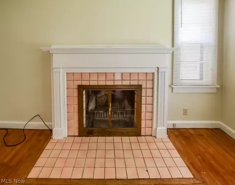 Living - 2553 Broad Ave NW, Canton, OH 44708 photo 3 of 5