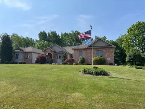 383 Old Country Ln, North Lima, OH 44452