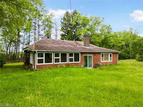 3210 Neimans Ave SE, East Canton, OH 44730