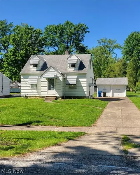 28480 N Park Dr, North Olmsted, OH 44070