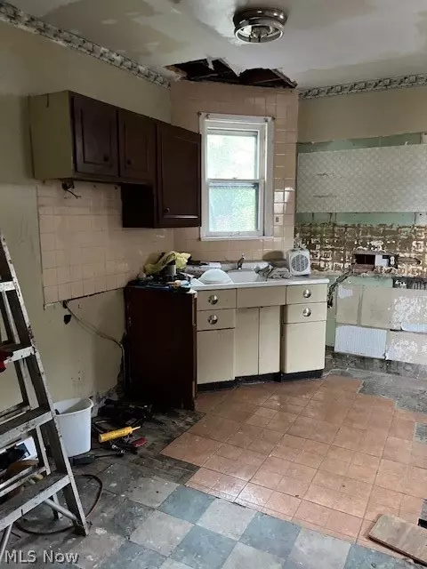 610 4th St NE, Massillon, OH 44646 photo 5