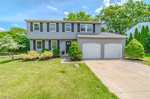 922 Red Oak Cir, Medina, OH 44256