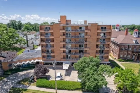 1480 Warren Rd #711, Lakewood, OH 44107