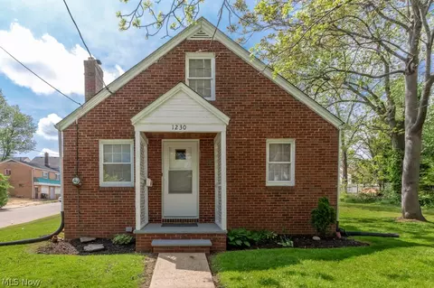1230 Barton Pl NE, Canton, OH 44705