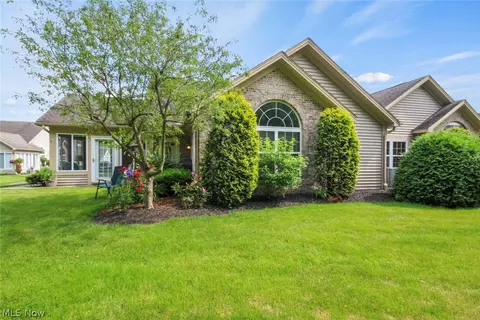 2404 Willow Brook Dr NE, Warren, OH 44483