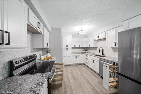 Kitchen - 4754 Case Ave, Rootstown, OH 44272 photo 2 of 4