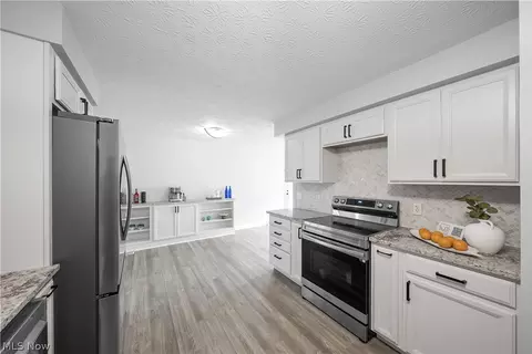 Kitchen - 4754 Case Ave, Rootstown, OH 44272 photo 3 of 4