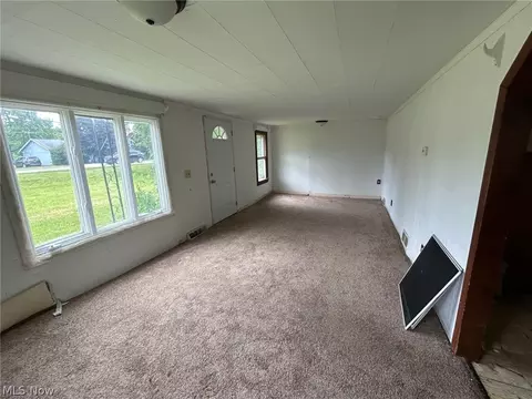 Living - 4106 Jaeger Rd, Lorain, OH 44053 photo 1 of 2