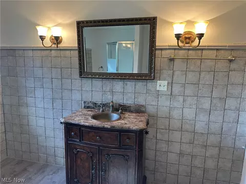Bath - 8809 Joppa, Huron, OH 44839 photo 3 of 3