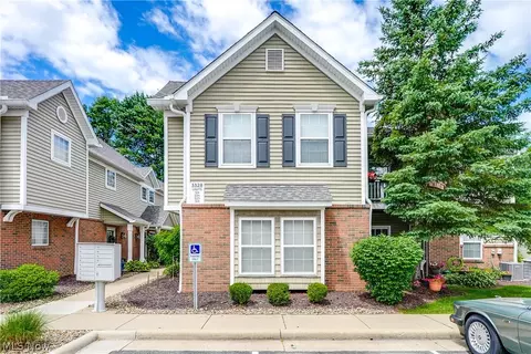 3328 Lenox Village Dr #223, Fairlawn, OH 44333