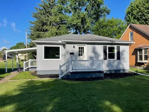 908 Tremont St, Dover, OH 44622