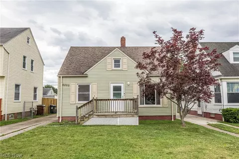 6203 Snow Rd, Parma, OH 44129