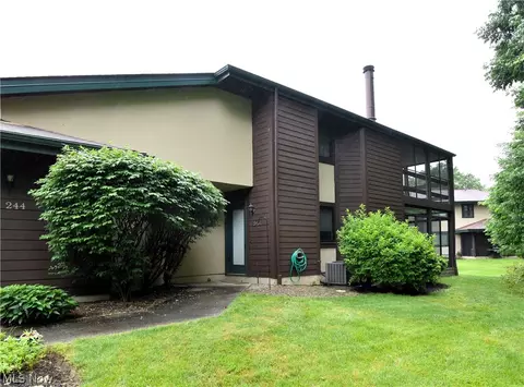 246 Heather Ct, Mayfield Heights, OH 44124