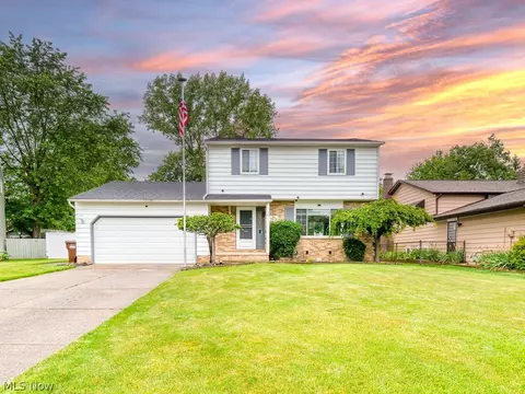 7828 W List Ln, Cleveland, OH 44130