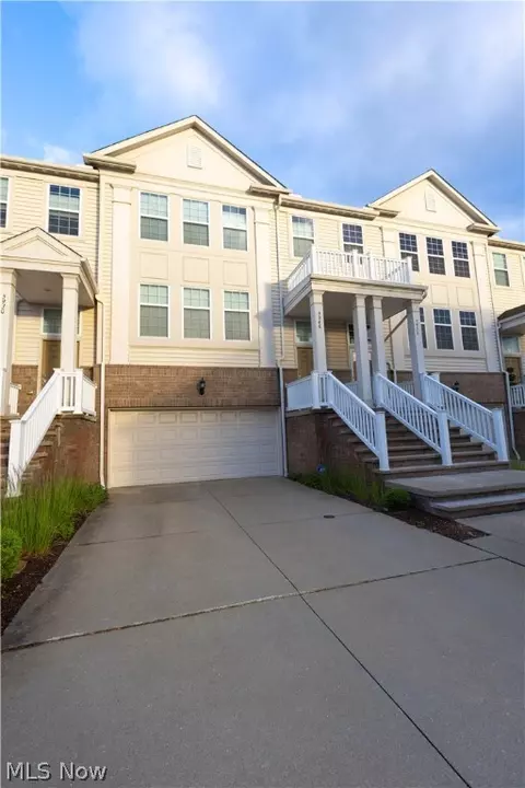 5940 N Pointe Dr, Pepper Pike, OH 44124