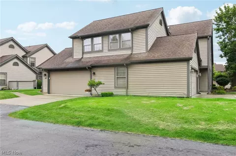343 N Bayshore Dr, Columbiana, OH 44408