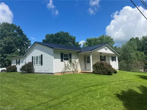 26 Wood Cir, Parkersburg, WV 26104