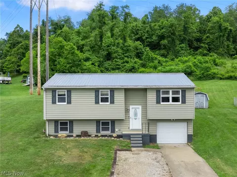 64802 Beth Dr, Bellaire, OH 43906