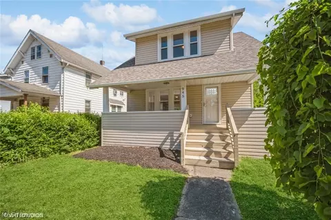 945 Hunt St, Akron, OH 44306