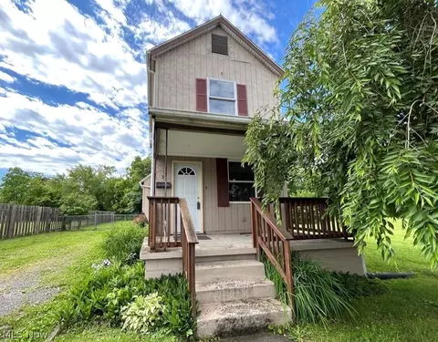 33 Ella St, Girard, OH 44420