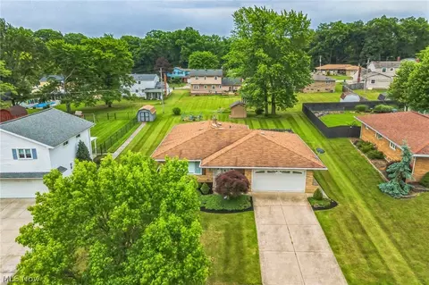 2700 Pasadena Dr, Seven Hills, OH 44131 photo 2