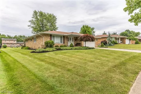 2700 Pasadena Dr, Seven Hills, OH 44131 photo 5