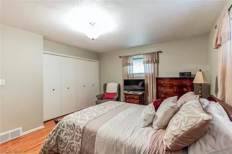 2700 Pasadena Dr, Seven Hills, OH 44131 photo 23
